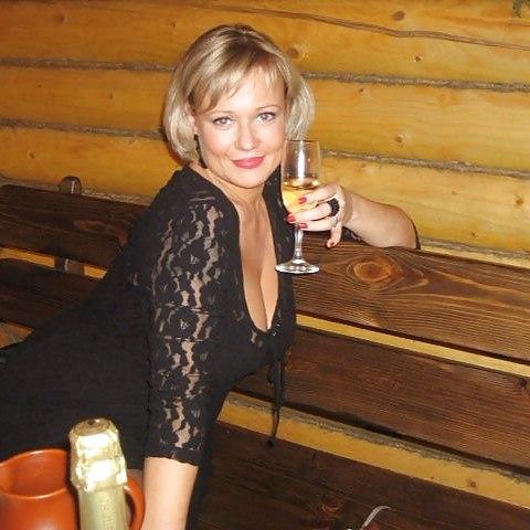 7P Busty Russian Woman 1589