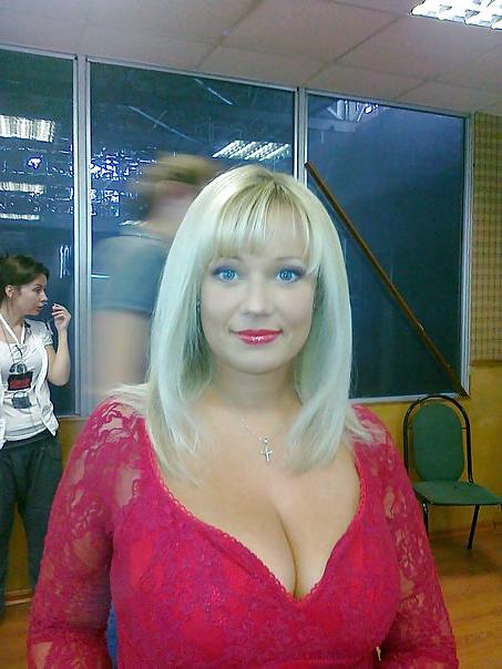 7P Busty Russian Woman 1589