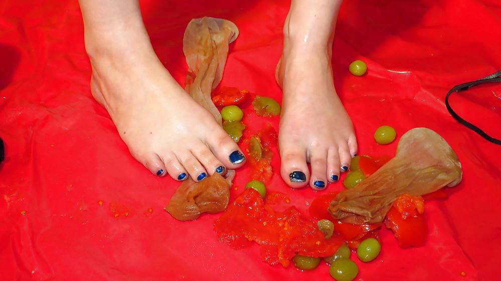 25P Food Crush in Nylons and Shoes part2