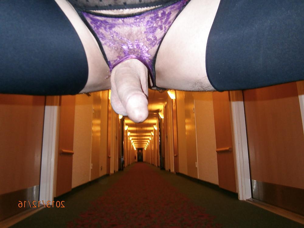 7P Shemale public exhib outdoor cock flashing