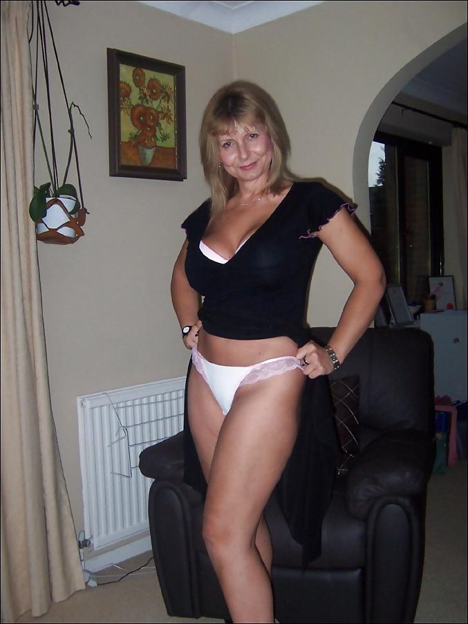 25P Mature Beauty - Sandy D 17