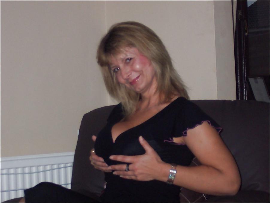 25P Mature Beauty - Sandy D 17