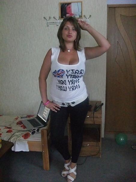 20P Busty Russian Woman 1683