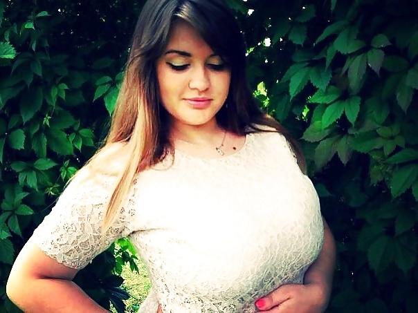 20P Busty Russian Woman 1683