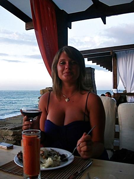 20P Busty Russian Woman 1683