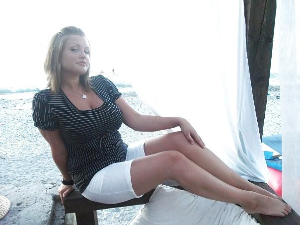 20P Busty Russian Woman 1683