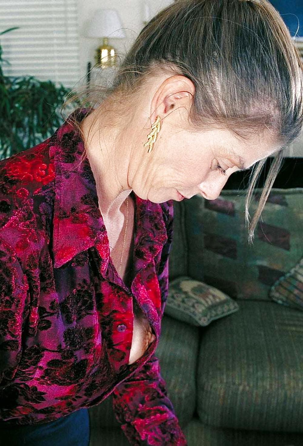 25P Downblouse Nipple Shots 2