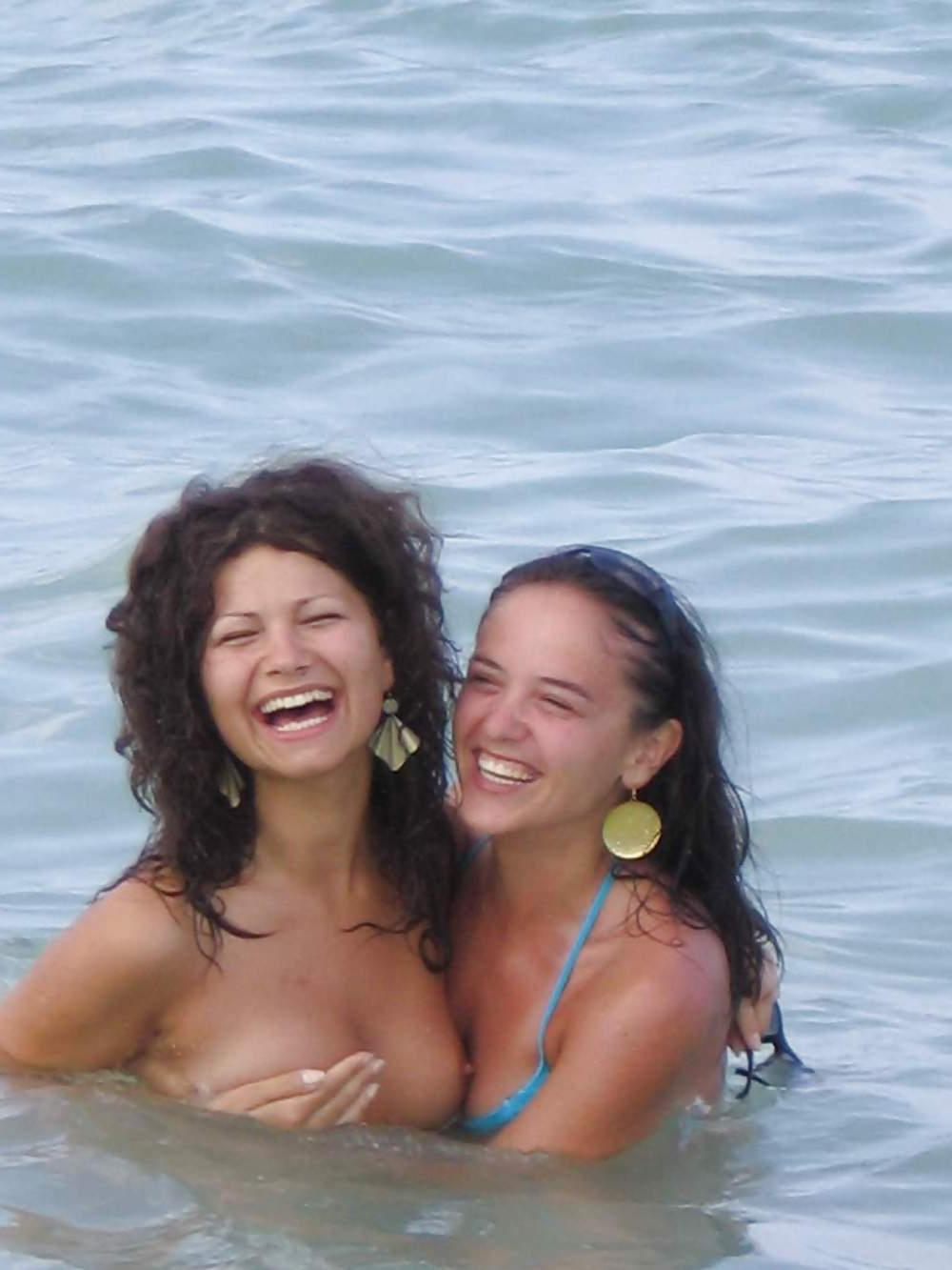 22P Topless Beach...