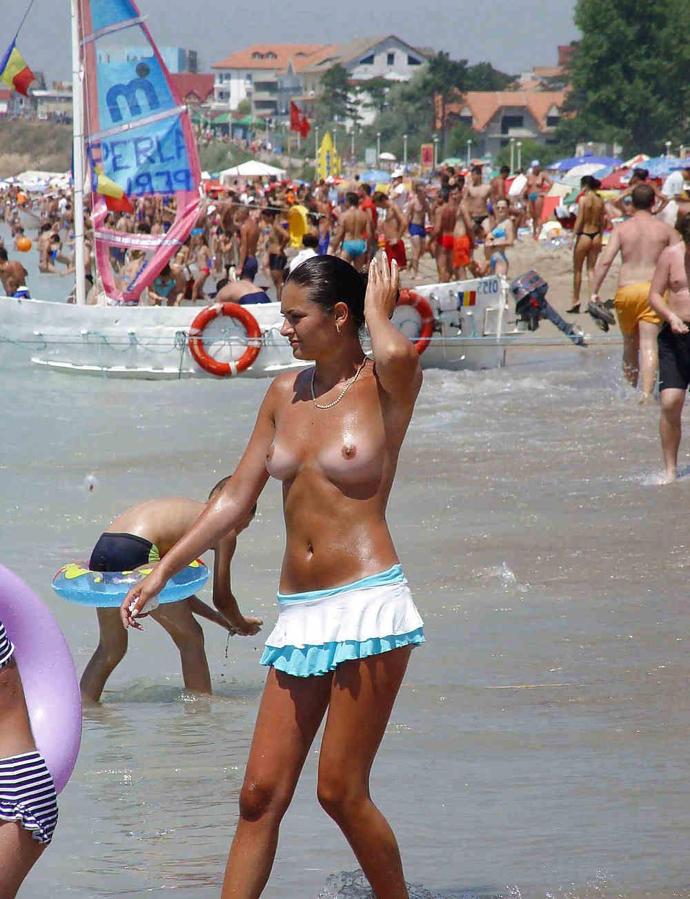 22P Topless Beach...