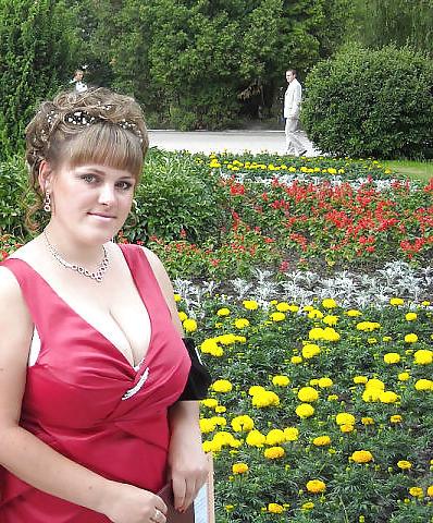 16P Busty Russian Woman 1636