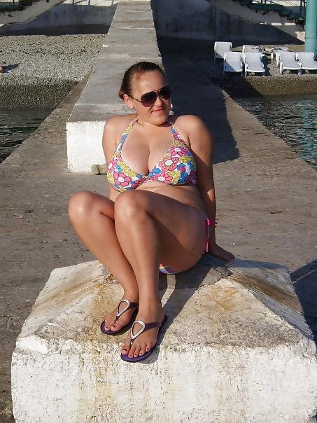 16P Busty Russian Woman 1636