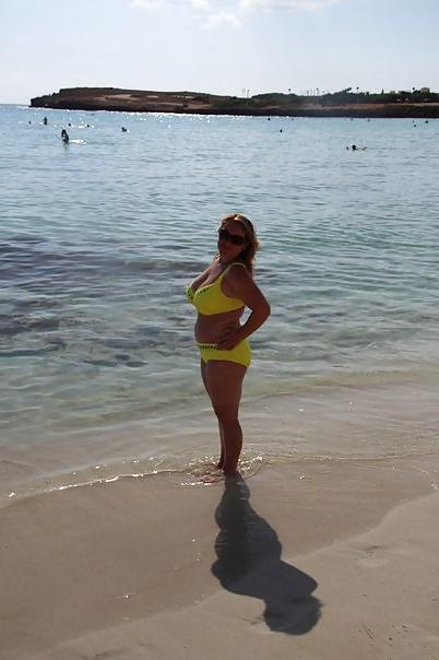 16P Busty Russian Woman 1636