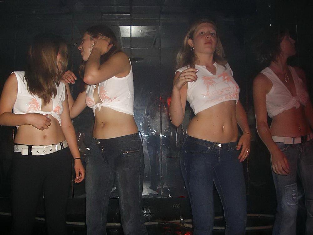 25P Wet-T-Shirt-Wettbewerbszeit!