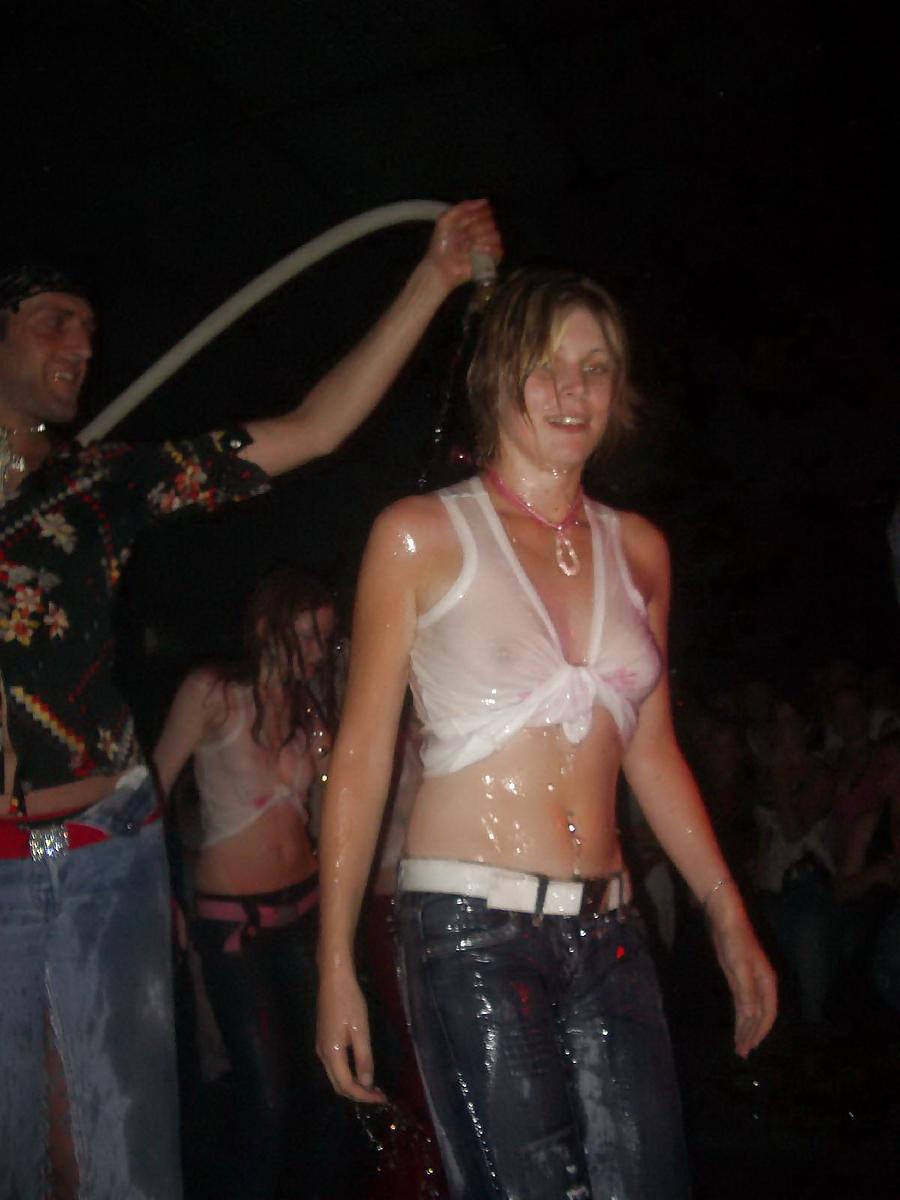 25P Wet-T-Shirt-Wettbewerbszeit!
