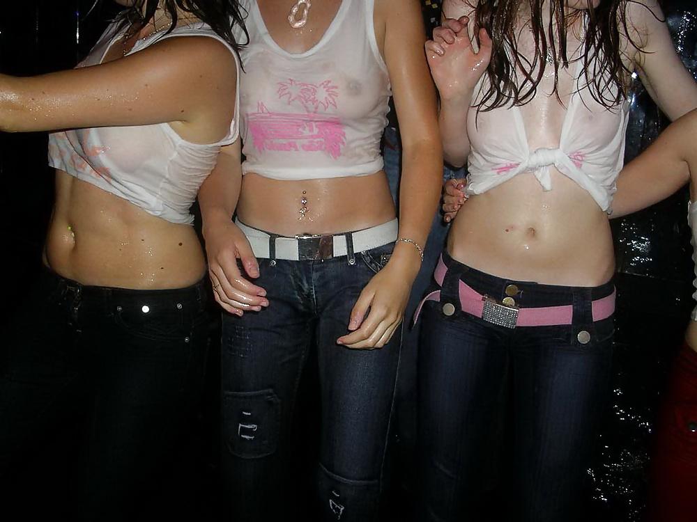 25P Wet-T-Shirt-Wettbewerbszeit!