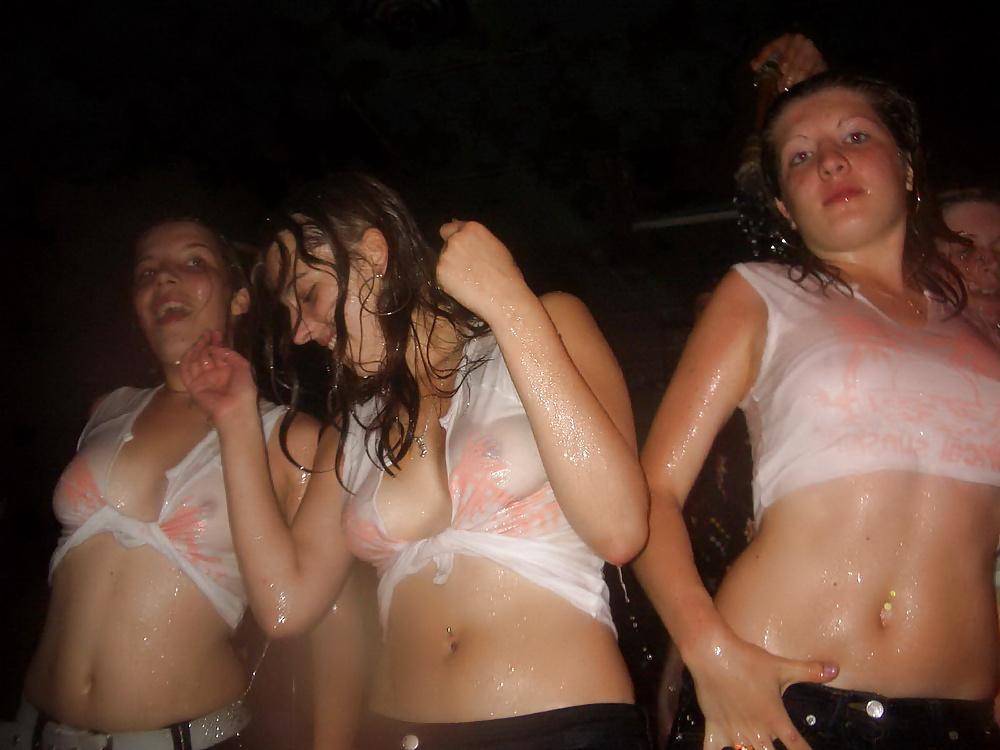 25P Wet-T-Shirt-Wettbewerbszeit!