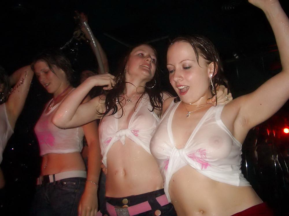 25P Wet-T-Shirt-Wettbewerbszeit!