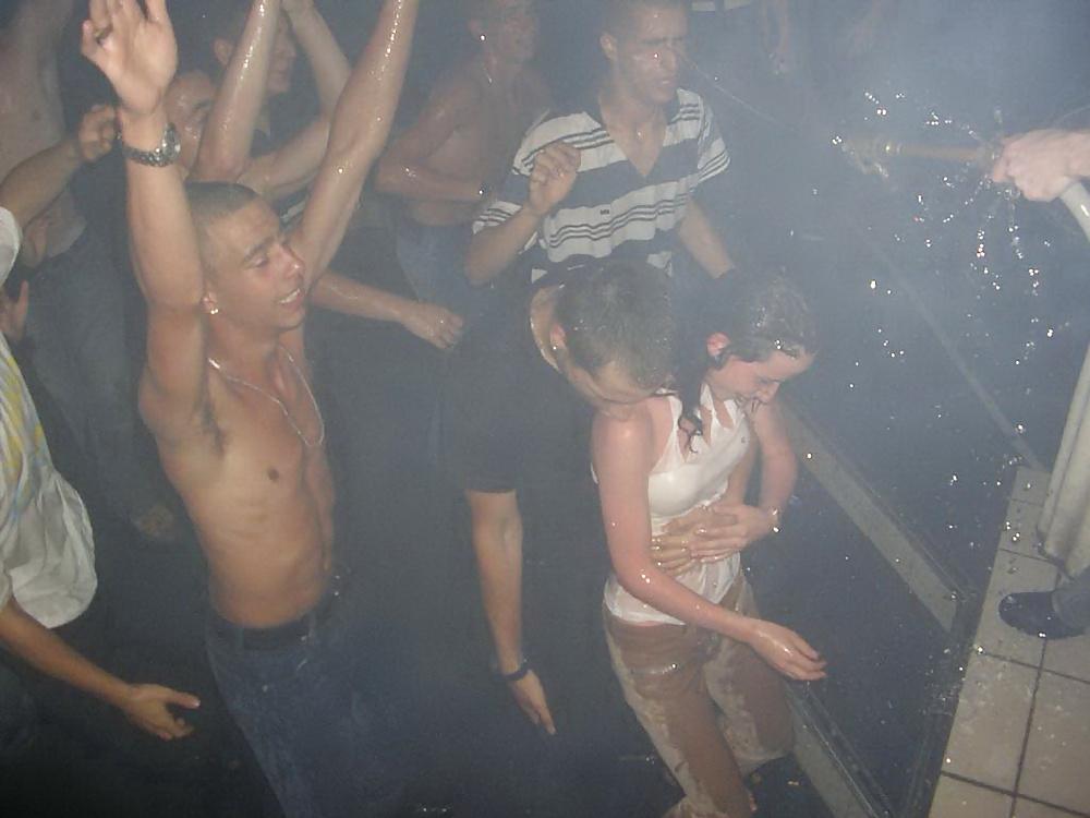 25P Wet-T-Shirt-Wettbewerbszeit!