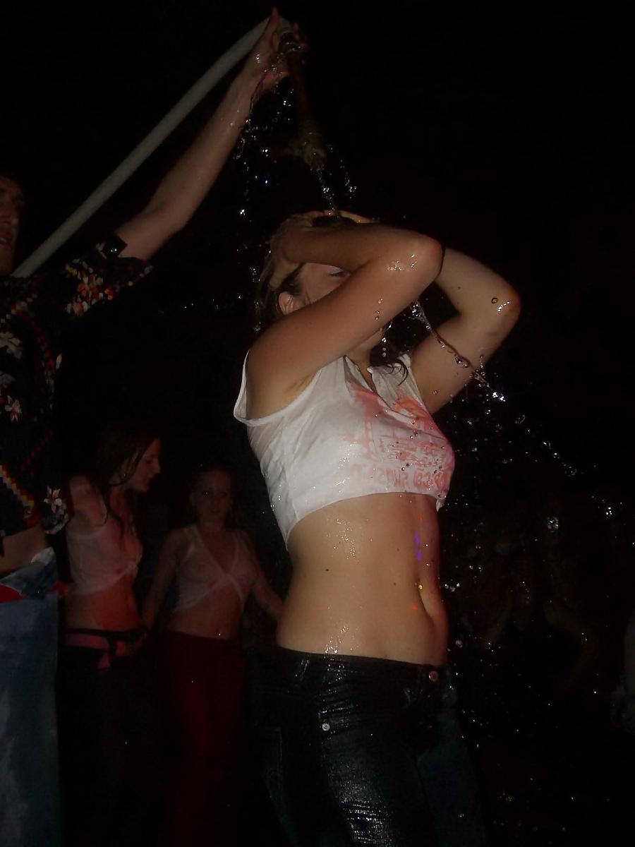 25P Wet-T-Shirt-Wettbewerbszeit!