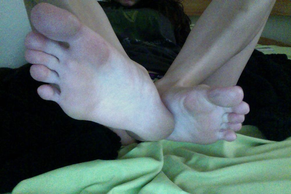 14P Foot Fetish girl (18yo) 