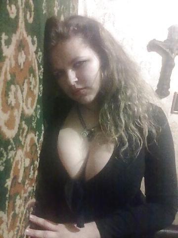 18P Busty Russian Woman 1442