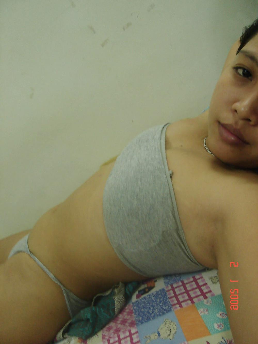 25P Malay girl nude self pose