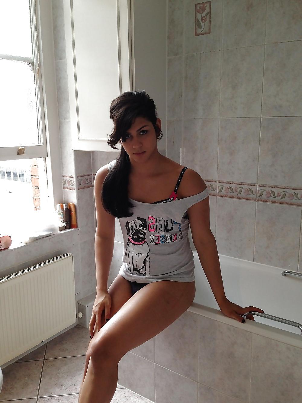 25P Gurls, brunette, wanna rimm,suck, slurp and fuck 