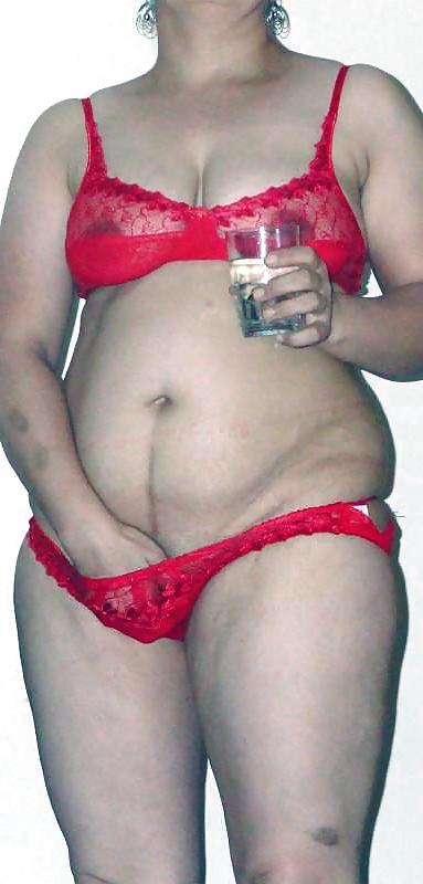 16P Very sexy Desi muture woman