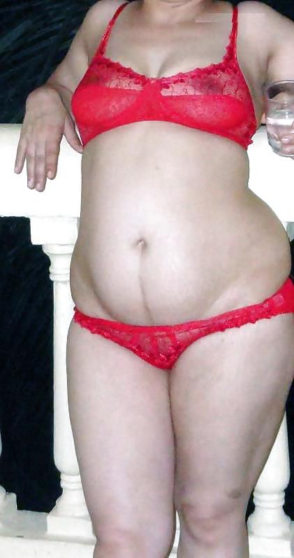 16P Very sexy Desi muture woman
