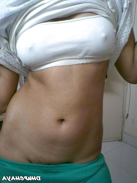 9P HOT FIGURED DESI BHABHI WANT TO EXPOSE