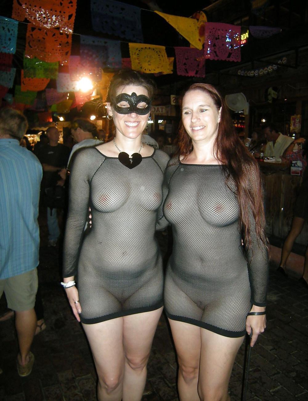 25P Halloween Moms