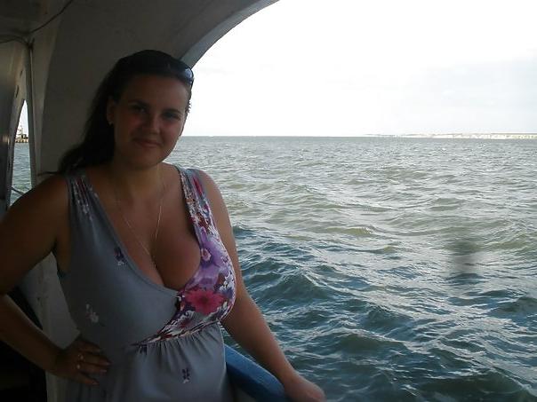 21P Busty Russian Woman 1639
