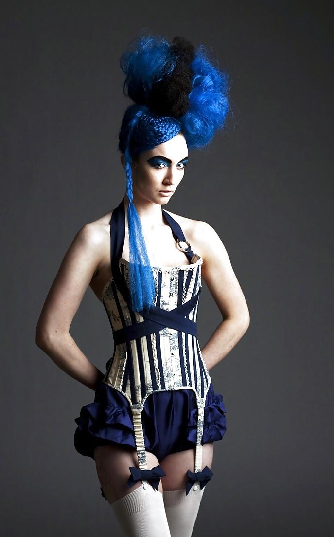 25P Wasp waist in corset & corsage