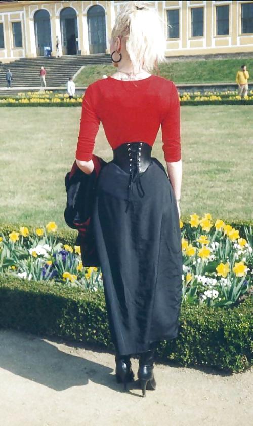 25P Wasp waist in corset & corsage