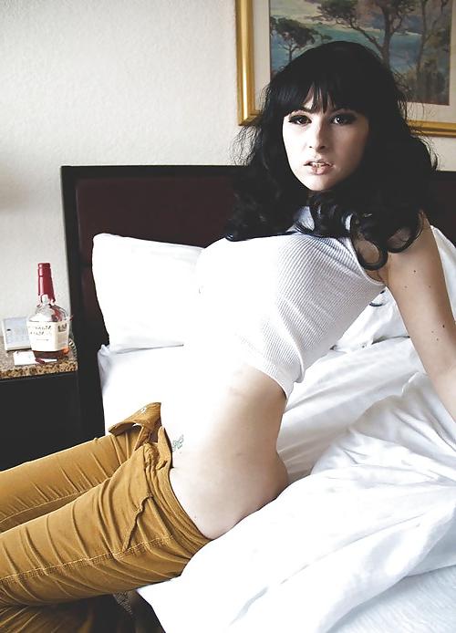 25P TS Bailey Jay, she gives me a hard-on!