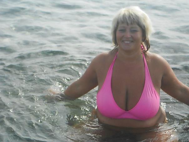 14P Busty Russian Woman 1483