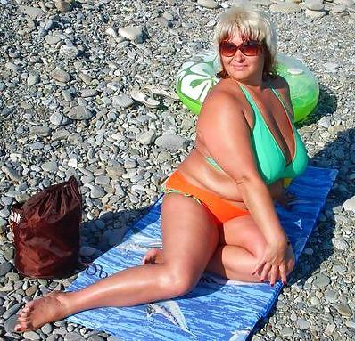 14P Busty Russian Woman 1483