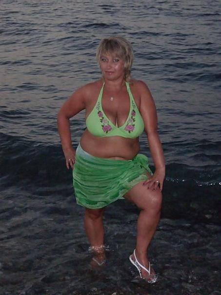 14P Busty Russian Woman 1483