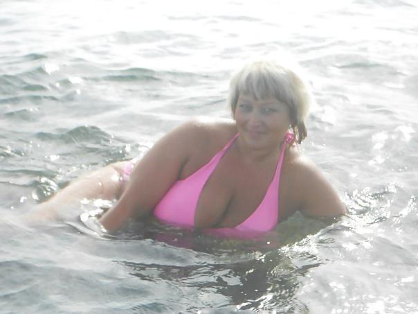 14P Busty Russian Woman 1483