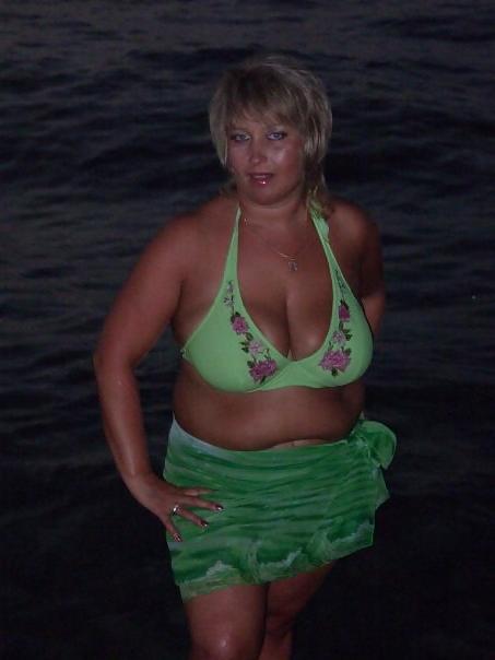14P Busty Russian Woman 1483