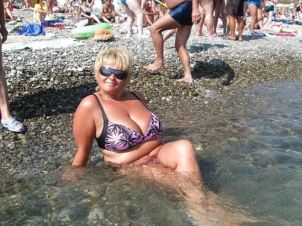 14P Busty Russian Woman 1483