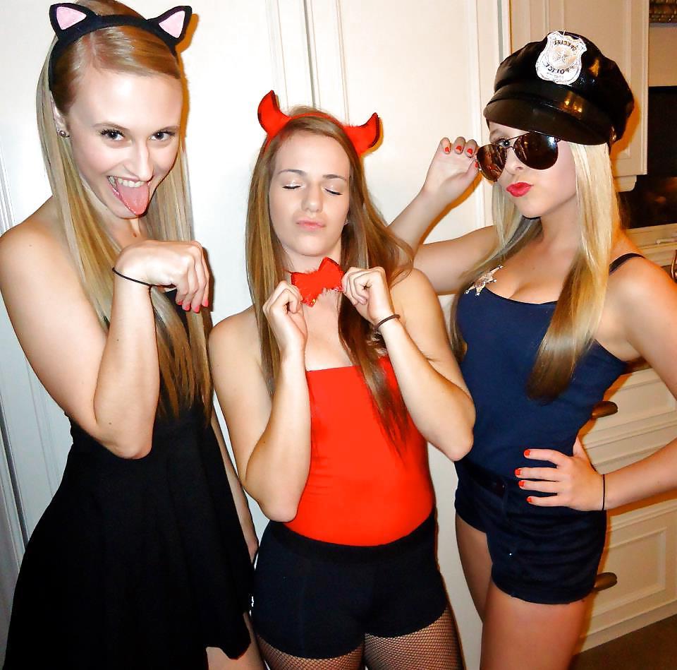 11P Sexy Halloween Teens