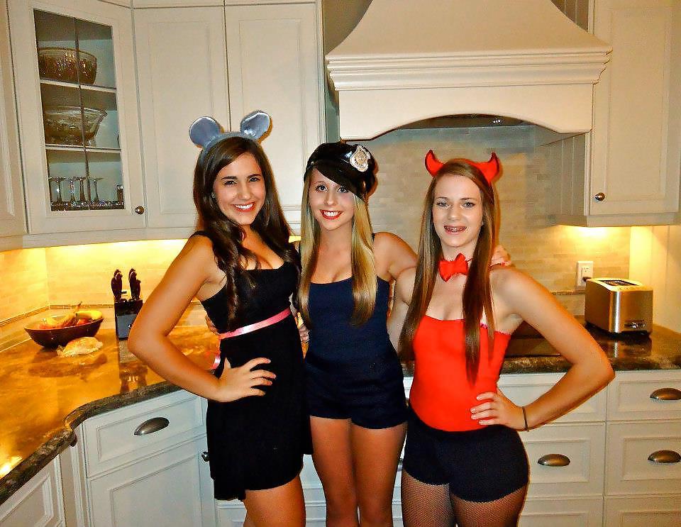 11P Sexy Halloween Teens