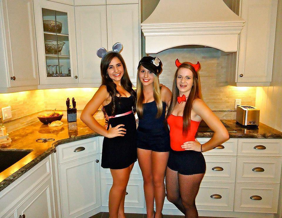11P Sexy Halloween Teens