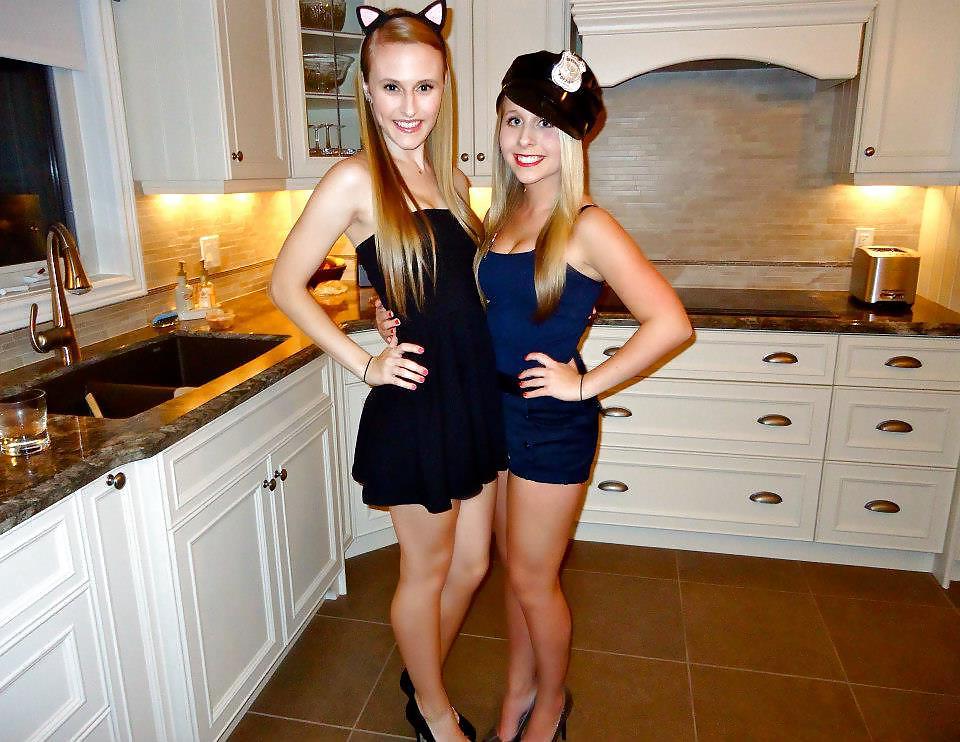 11P Sexy Halloween Teens