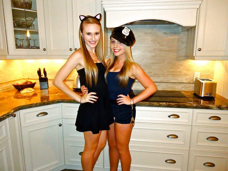 11P Sexy Halloween Teens
