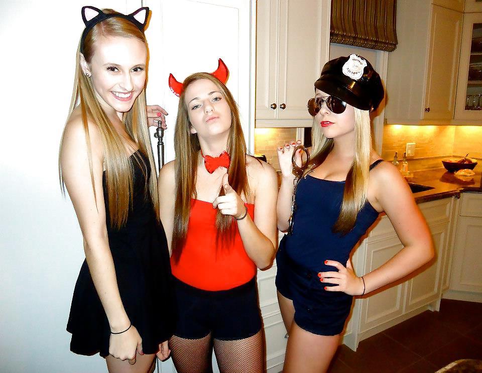 11P Sexy Halloween Teens