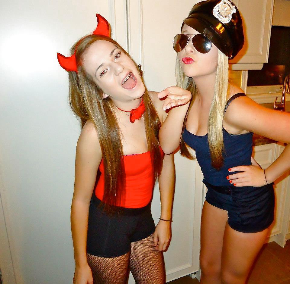 11P Sexy Halloween Teens
