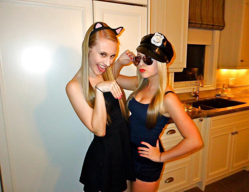 11P Sexy Halloween Teens
