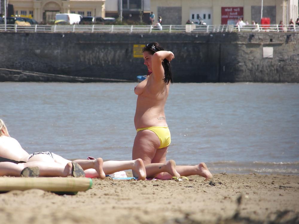 7P Chubby beach brunette topless